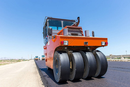 道路建筑工地有云蓝色天图片