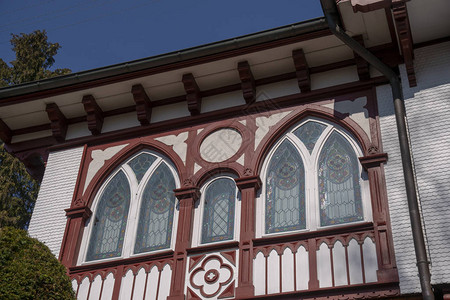 拱形窗户的空地室内设计高清图片带圆形壁灯的玻璃拱形窗高清图片带