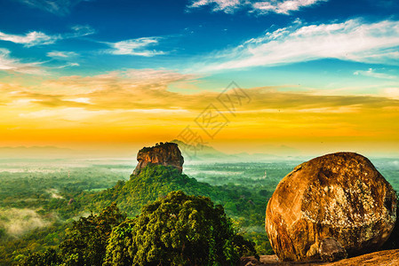 斯里兰卡Pidurangala岩石Sigiriya岩图片