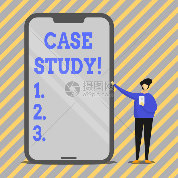 写笔记显示案例研究研究特殊情况发展的商业概念人在手持另一部手机时展示巨图片