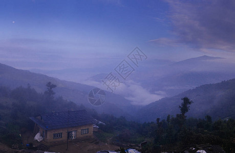 日出时间的喜马拉雅山脉尼泊尔图片