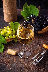 葡萄白酒和古老的cor图片