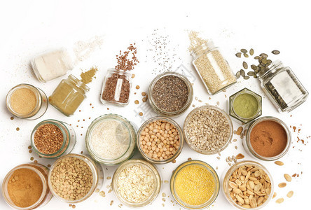 以谷物种子豆类面粉和各种食品成分为主的罐子最佳视图图片