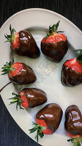 美味巧克力草莓图片