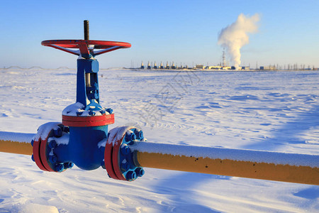 石油天然气工业集体井头和阀门装图片