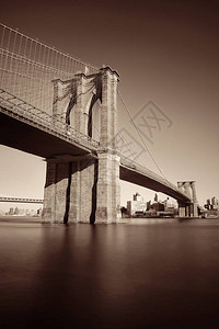 布鲁克林桥位于纽约曼哈顿图片