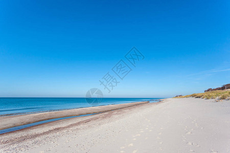 蓝色海边白沙滩库罗尼安史图片