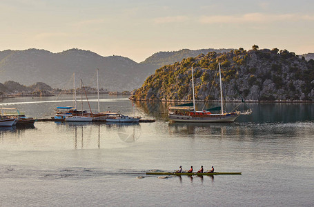 黎明风景训练皮艇船观察土耳图片