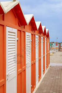 意大利沙滩上的橙色海背景图片
