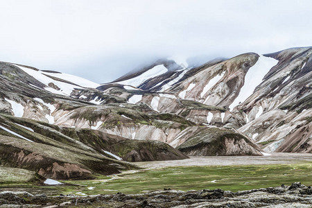 Landmannalaugar在冰岛北欧洲高地的超现实自然风光景观美丽多彩的雪山地形以夏季徒步探险和户图片