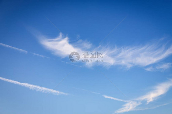蓝色天空云层有浮云美图片