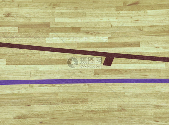 在木拉米诺地板上的游戏场上的黑线体育馆的破图片