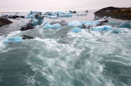 Jokulsarlon冰山美丽的冰川泻湖在冰岛是冰岛瓦特纳公园的著名图片