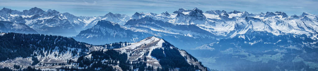 瑞士里吉库姆山区皇后里基山峰首脑会议的全图片