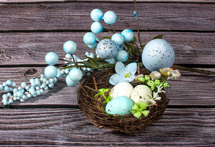 复活节彩蛋和柳树枝假期图片