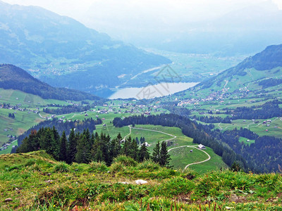 从瑞士圣加仑州施泰因上托根堡地区的古尔梅或古尔门顶部欣赏图片