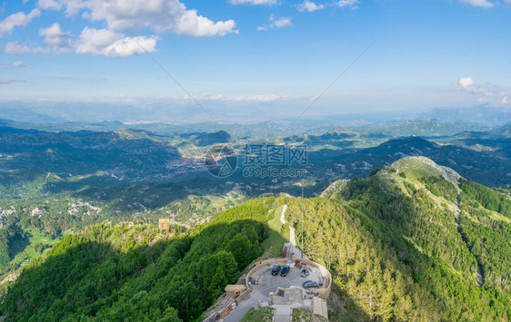 在高山之上的风景观点图片