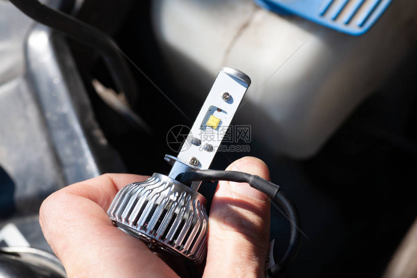 安装H7型铅灯和电线现代汽车照明图片