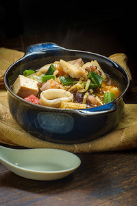 韩国海鲜炖菜也叫HaemulJeongol豆腐罗非图片
