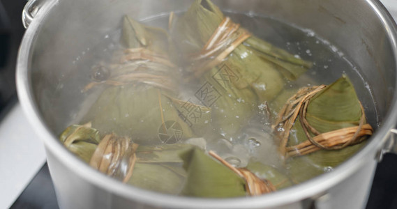 水饺煮成水图片