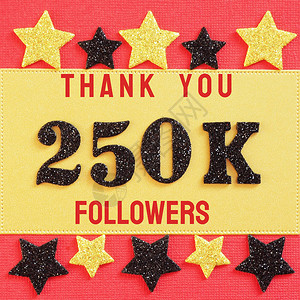 250000名追随者红色和金色背景上带有黑色闪亮数字的消息图片