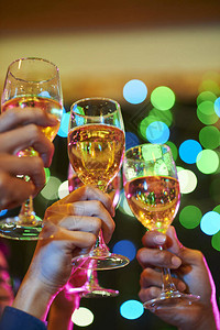 举起香槟图片_举起香槟图片大全_举起香槟背景图片_摄图网