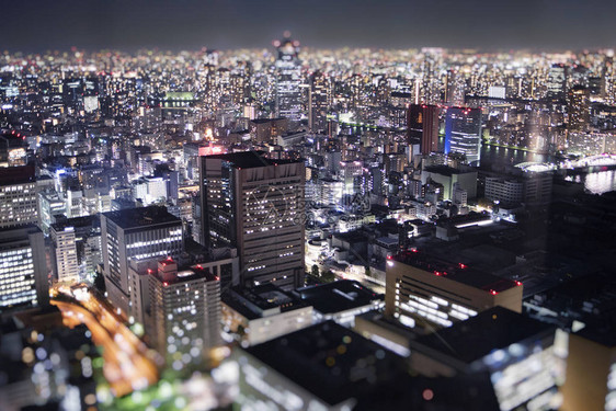 从摩天大楼看东京城市的夜景图片
