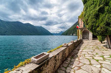 瓦雷斯湖的风景在冬天图片