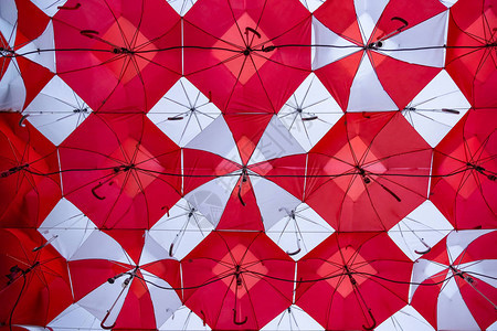 红伞屋顶图片