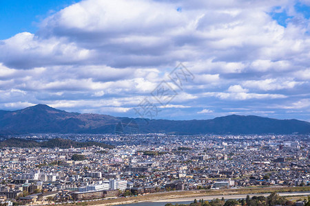 林山的岩山猴园为日本京都市提供图片