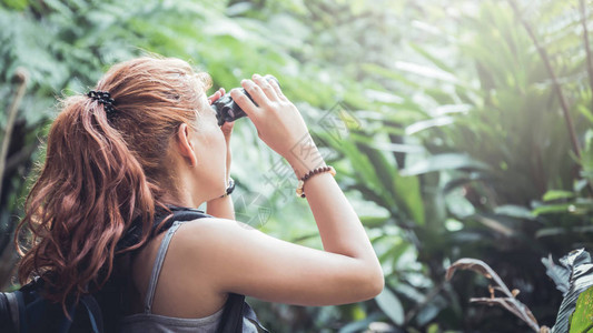 女人亚洲旅行者旅行自然森图片