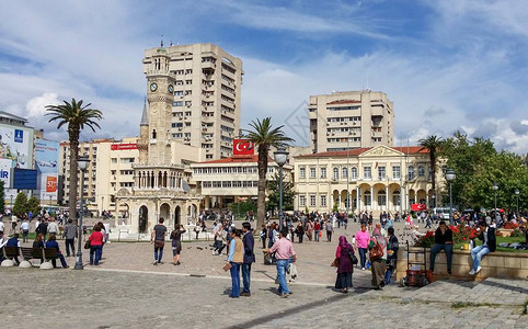 土耳其伊兹密尔市的中心广场图片