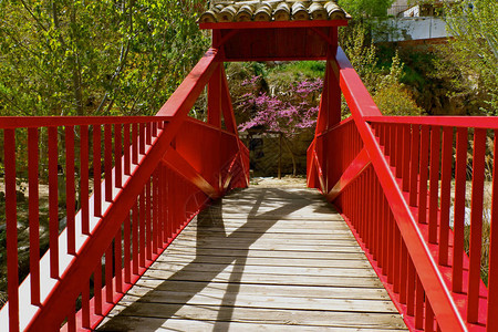 进入红公园桥日本风格横渡西班背景图片
