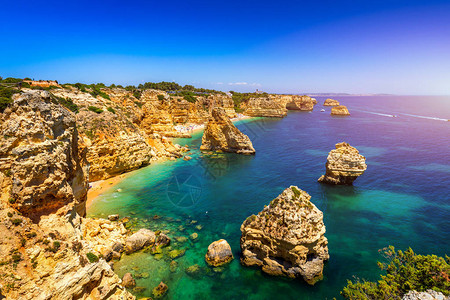 葡萄牙阿尔加维的美丽海滩Marinha海军滩图片