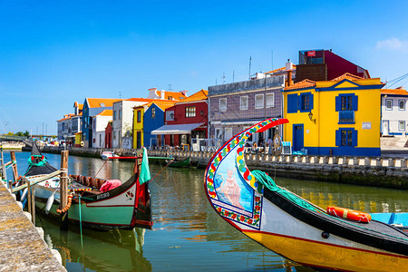 阿威罗色彩缤纷的莫利塞罗游船深受游客欢迎图片