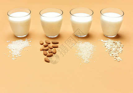 有机素食非乳奶制牛奶以亮橙色背景图片