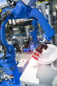 机器人手臂在人工智能工厂的水槽部图片