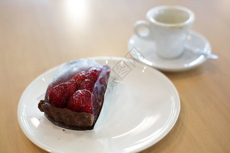 草莓甜蛋糕甜点图片