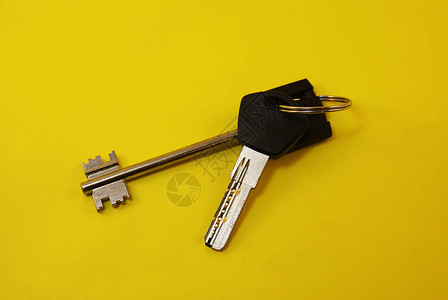 公寓或房子的钥匙在明图片