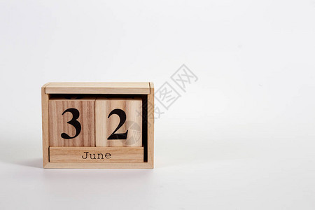 木制日历6月32日在图片