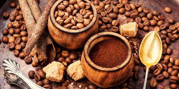 烤咖啡豆和咖啡粉深烤咖啡粉高清图片