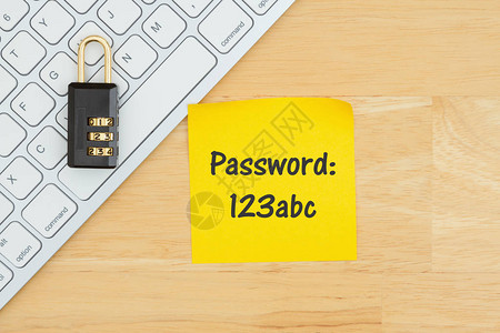 123abc坏密码锁在键盘上桌上图片