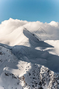 温冬阿尔卑斯山雪峰背景地势不耐旱积雪图片