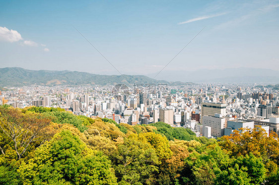 日本四国松山城的松山市景图片