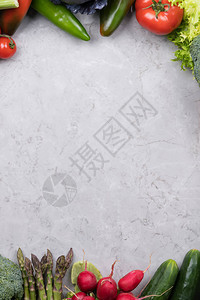 有机食物背景灰大理石背景的新鲜蔬菜健康食品和清洁饮食概念图片