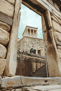 雅典山上的雅典娜耐克神庙卫城的入口雅典卫城的Propyl图片