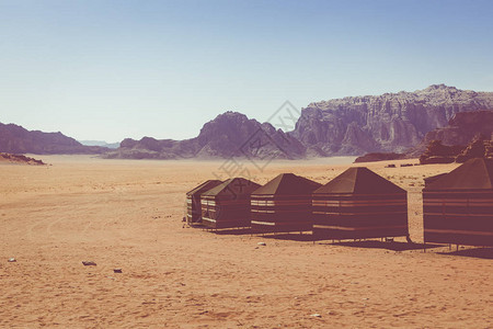 贝都因的沙漠营地瓦迪鲁姆沙漠图片