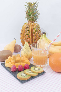 对健康的生水果进行分类图片