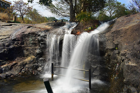 Kumbakkarai水瀑布科代卡纳尔山脚下图片