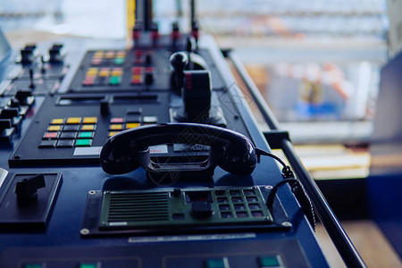 近海dp船推进器螺距旋桨电报处理甚高频无线电导航设背景图片